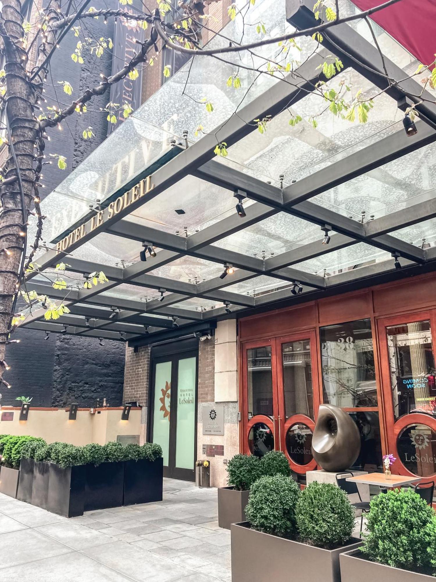 Executive Hotel Le Soleil New York Exterior photo