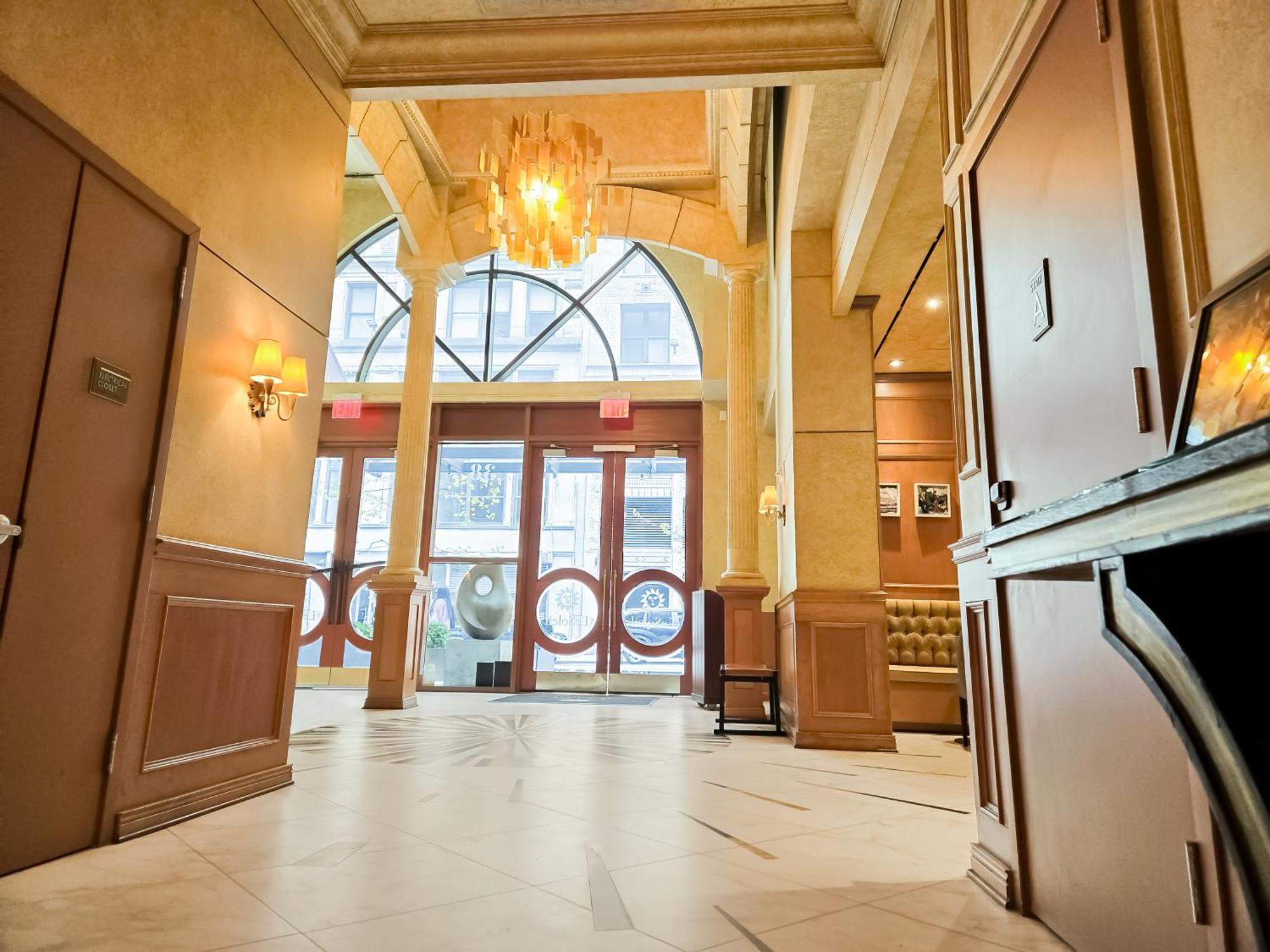 Executive Hotel Le Soleil New York Exterior photo